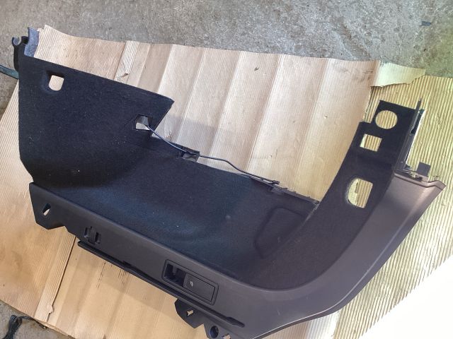 bontott VW PASSAT B8 Bal hátsó Csomagtér Burkolat (Műanyag)