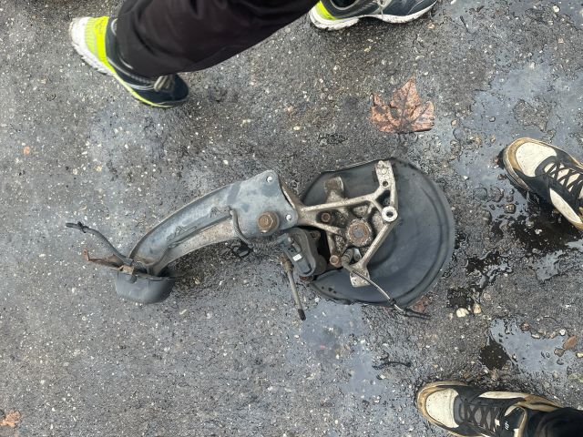 bontott VW PASSAT B8 Bal hátsó Csonkállvány Kerékaggyal