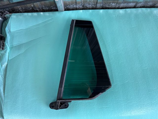 bontott VW PASSAT B8 Bal hátsó Fixüveg (Ajtóban)