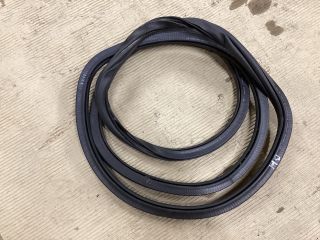 bontott VW PASSAT B8 Bal hátsó Gumikéder