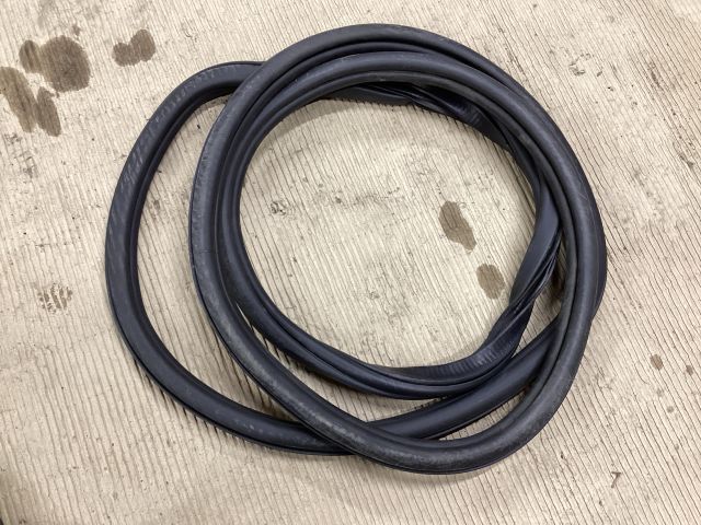 bontott VW PASSAT B8 Bal hátsó Gumikéder