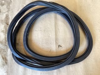 bontott VW PASSAT B8 Bal hátsó Gumikéder