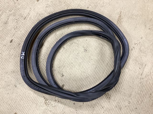 bontott VW PASSAT B8 Bal hátsó Gumikéder