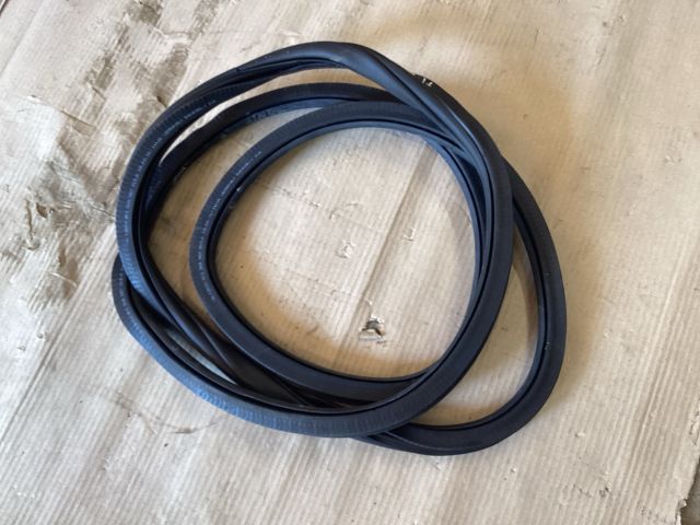 bontott VW PASSAT B8 Bal hátsó Gumikéder