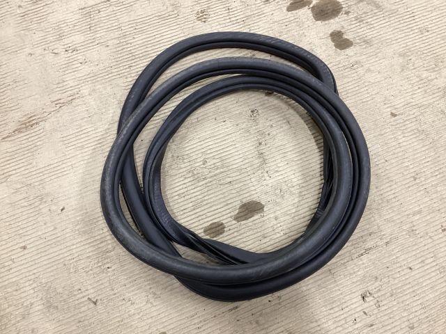 bontott VW PASSAT B8 Bal hátsó Gumikéder