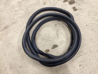 bontott VW PASSAT B8 Bal hátsó Gumikéder