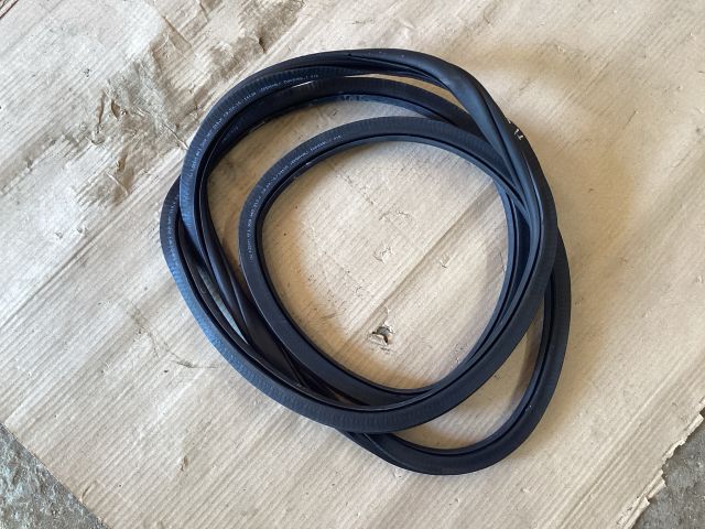 bontott VW PASSAT B8 Bal hátsó Gumikéder