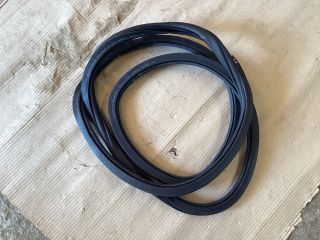 bontott VW PASSAT B8 Bal hátsó Gumikéder