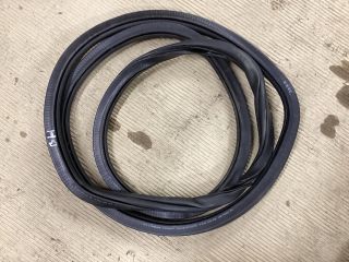 bontott VW PASSAT B8 Bal hátsó Gumikéder