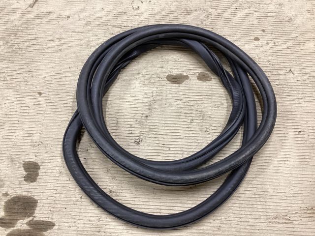 bontott VW PASSAT B8 Bal hátsó Gumikéder