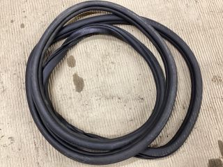 bontott VW PASSAT B8 Bal hátsó Gumikéder