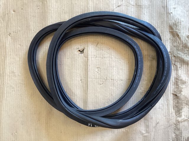 bontott VW PASSAT B8 Bal hátsó Gumikéder