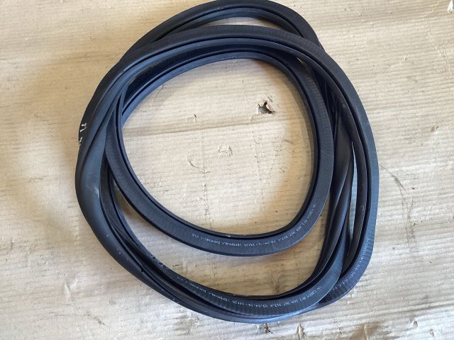 bontott VW PASSAT B8 Bal hátsó Gumikéder