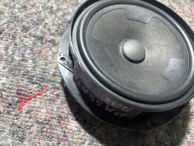 bontott VW PASSAT B8 Bal hátsó Hangszóró