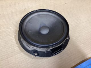 bontott VW PASSAT B8 Bal hátsó Hangszóró