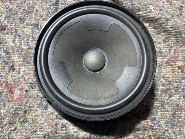 bontott VW PASSAT B8 Bal hátsó Hangszóró