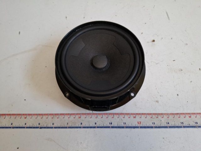 bontott VW PASSAT B8 Bal hátsó Hangszóró