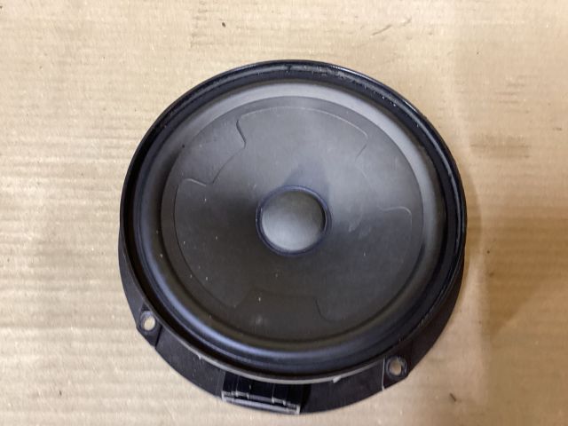 bontott VW PASSAT B8 Bal hátsó Hangszóró
