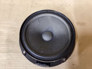 bontott VW PASSAT B8 Bal hátsó Hangszóró