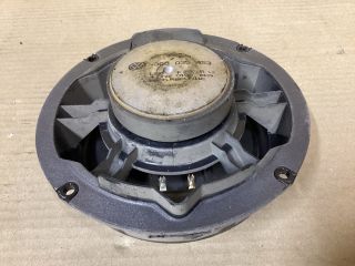bontott VW PASSAT B8 Bal hátsó Hangszóró