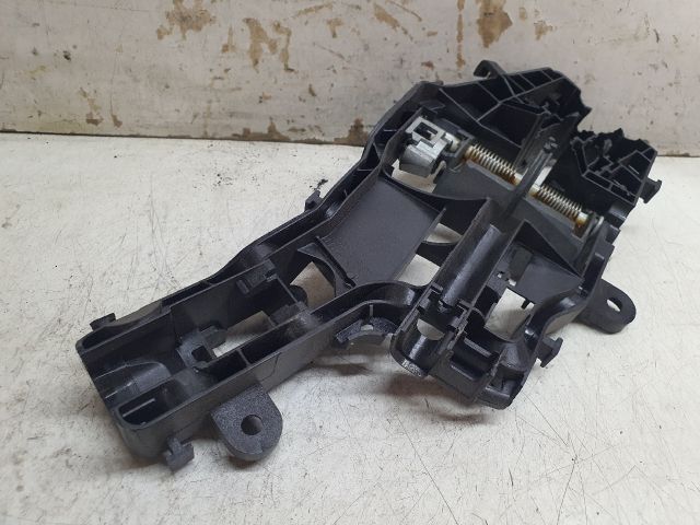 bontott VW PASSAT B8 Bal hátsó Külső Kilincsfészek