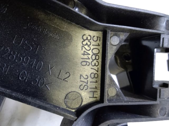 bontott VW PASSAT B8 Bal hátsó Külső Kilincsfészek