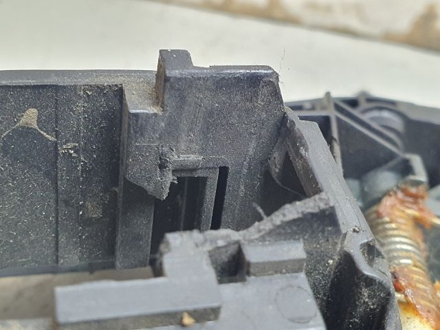 bontott VW PASSAT B8 Bal hátsó Külső Kilincsfészek