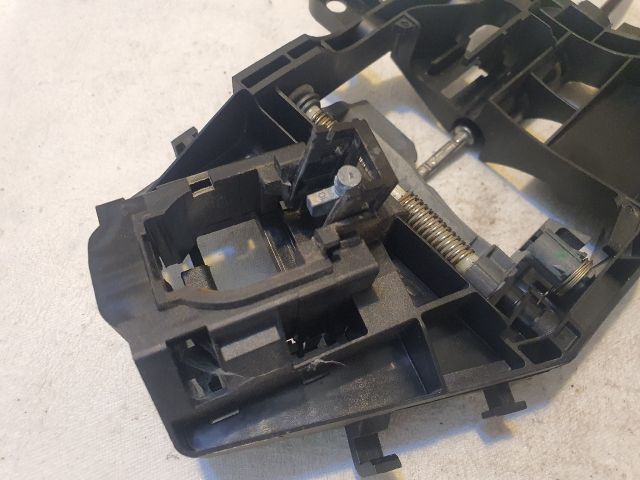 bontott VW PASSAT B8 Bal hátsó Külső Kilincsfészek