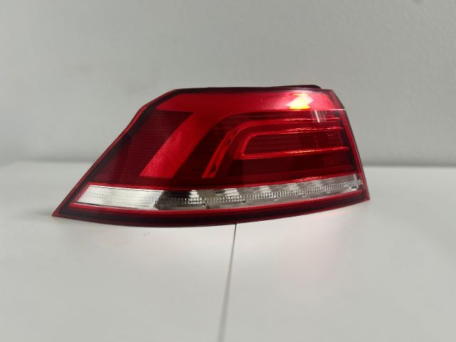 bontott VW PASSAT B8 Bal Hátsó Lámpa