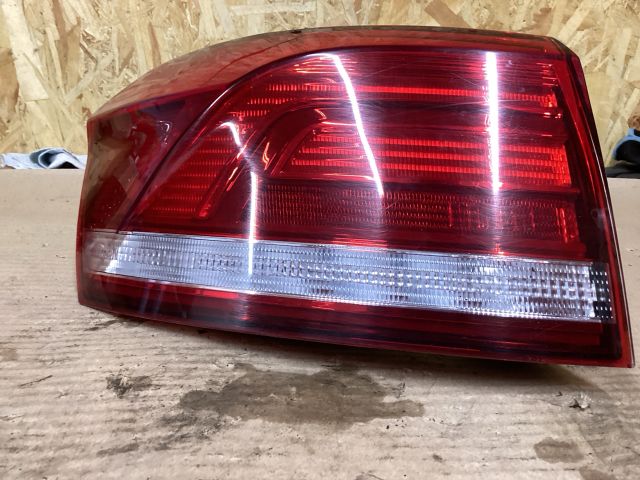 bontott VW PASSAT B8 Bal Külső Hátsó Lámpa