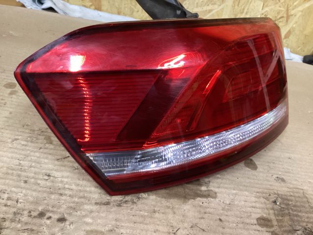 bontott VW PASSAT B8 Bal Külső Hátsó Lámpa
