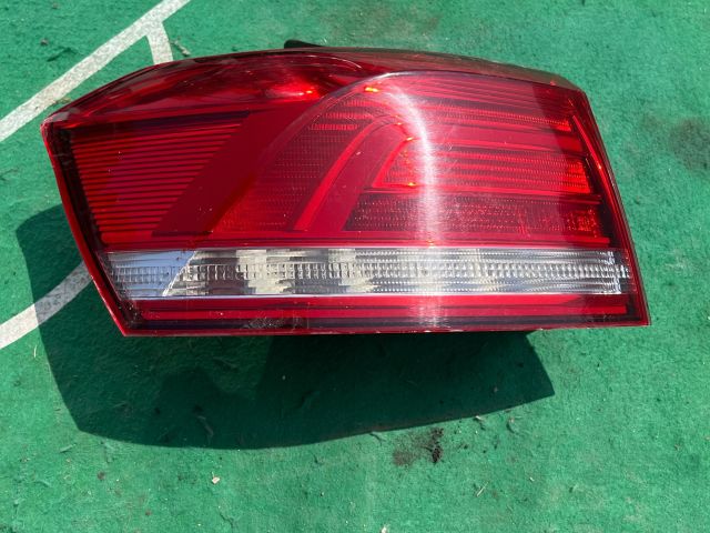 bontott VW PASSAT B8 Bal Külső Hátsó Lámpa