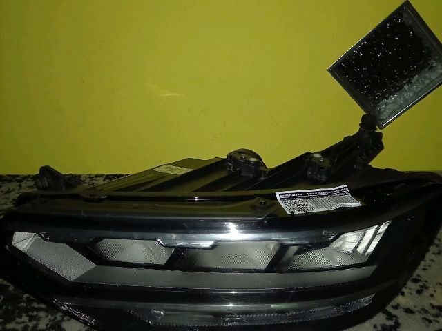 bontott VW PASSAT B8 Bal Ledes Fényszóró