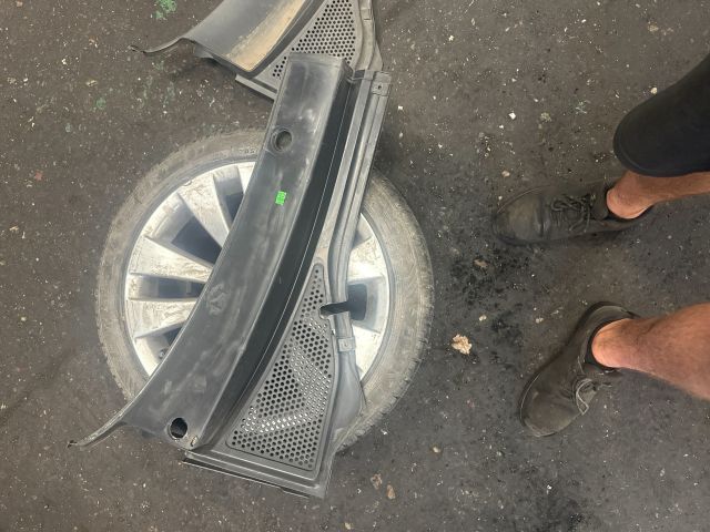 bontott VW PASSAT B8 Bal Levélrács Záróvég