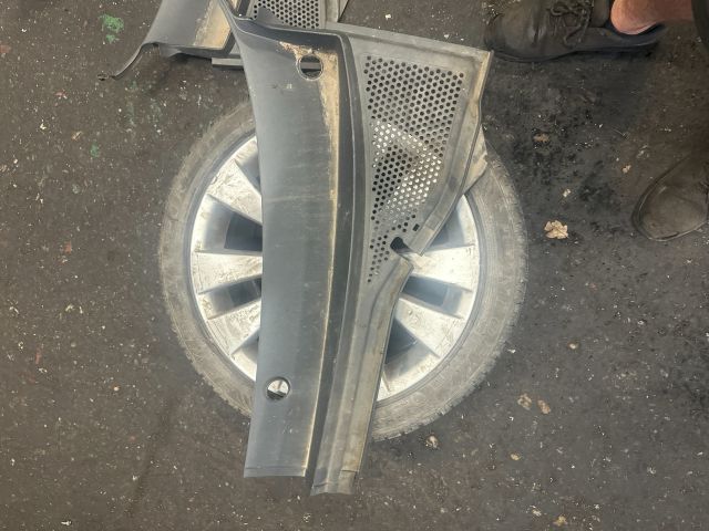 bontott VW PASSAT B8 Bal Levélrács Záróvég