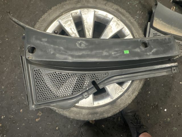 bontott VW PASSAT B8 Bal Levélrács Záróvég