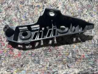 bontott VW PASSAT B8 Bal Sárvédő Oldaltartó