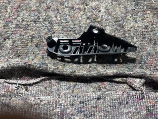 bontott VW PASSAT B8 Bal Sárvédő Oldaltartó