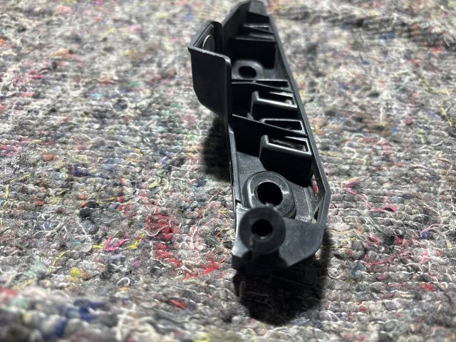 bontott VW PASSAT B8 Bal Sárvédő Oldaltartó