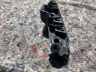 bontott VW PASSAT B8 Bal Sárvédő Oldaltartó