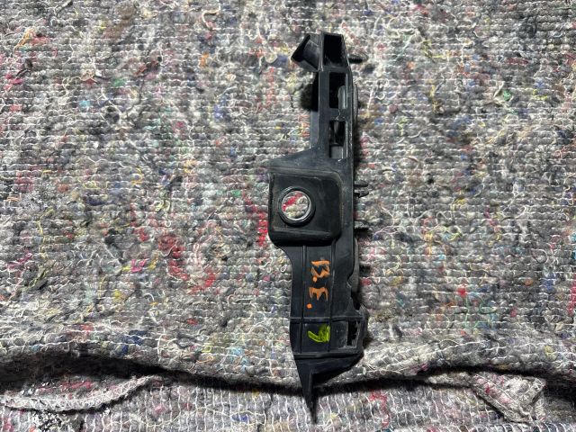 bontott VW PASSAT B8 Bal Sárvédő Oldaltartó