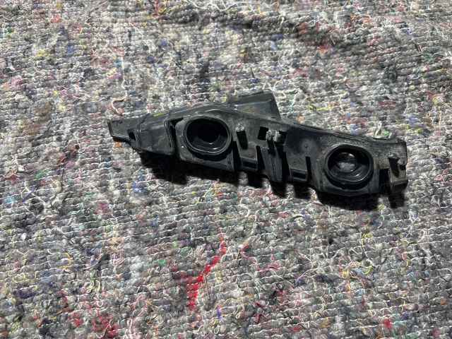 bontott VW PASSAT B8 Bal Sárvédő Oldaltartó