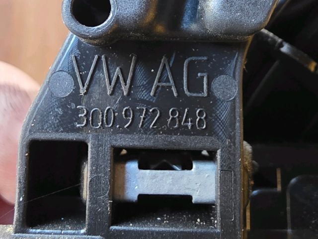 bontott VW PASSAT B8 Csomagtér Nyitó Kar / Gomb