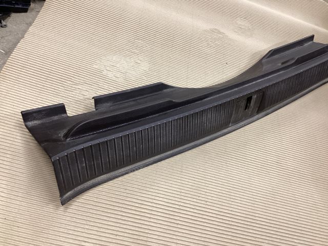 bontott VW PASSAT B8 Csomagtérajtó Burkolat Alsó