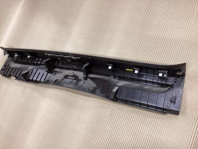 bontott VW PASSAT B8 Csomagtérajtó Burkolat Alsó