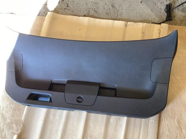 bontott VW PASSAT B8 Csomagtérajtó Burkolat (Részeivel)