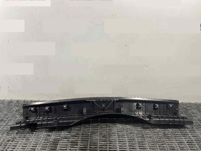 bontott VW PASSAT B8 Csomagtérajtó Díszléc