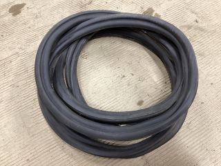 bontott VW PASSAT B8 Csomagtérajtó Gumikéder