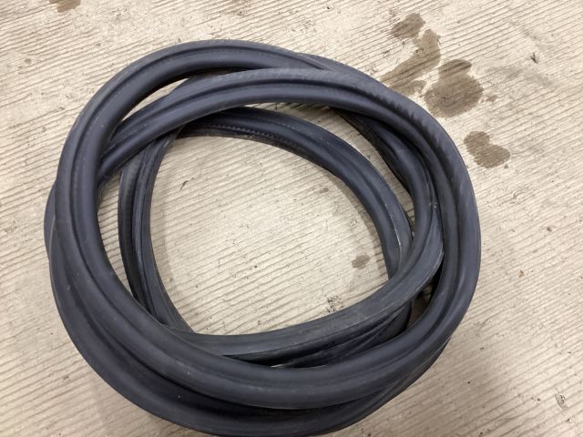 bontott VW PASSAT B8 Csomagtérajtó Gumikéder