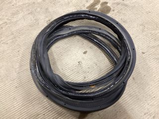 bontott VW PASSAT B8 Csomagtérajtó Gumikéder